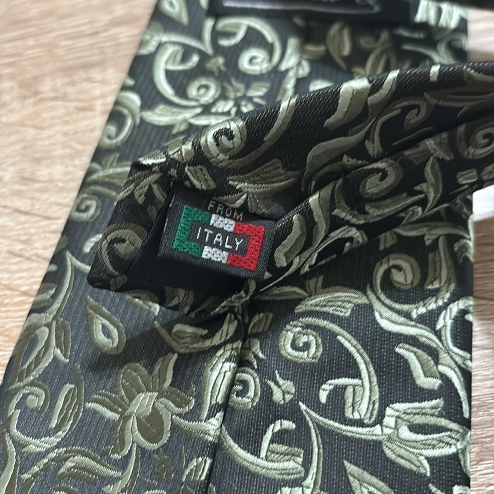 Brand Q Elegant Floral Patterned Tie - Picture 4 of 5